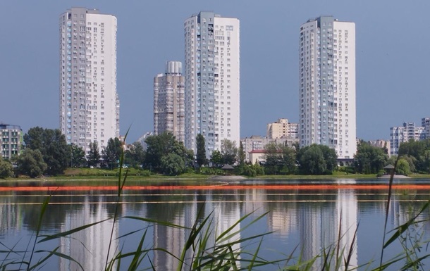 Ліквідація наслідків розливу нафтопродуктів в озері Кирилівське після російського обстрілу