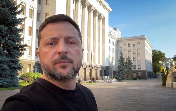 Президент України Володимир Зеленський під час звернення щодо ракетної загрози