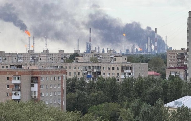 Пожежа на російському нафтопереробному заводі після атаки дронів