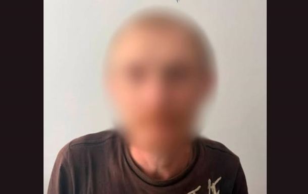 Поліцейська стрічка та судова будівля у Києві