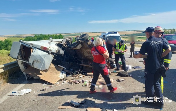Поліція на місці ДТП на трасі Київ-Одеса