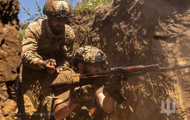 Українські військові ведуть оборону на Харківському напрямку