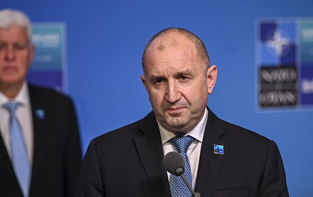 Прапор Європейського Союзу та Болгарії на фоні дипломатичних зустрічей