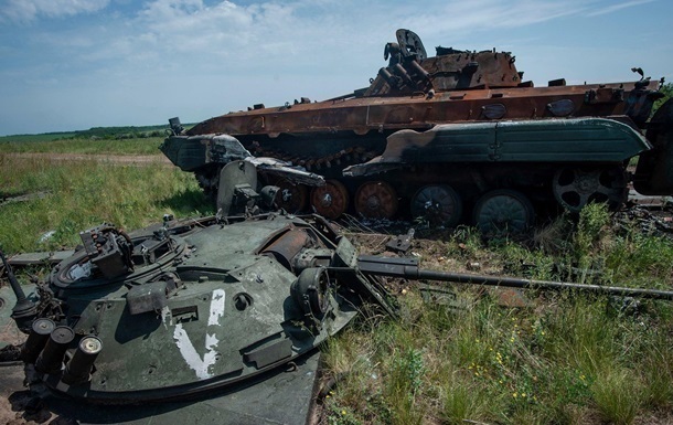 Знищена російська військова техніка на полі бою