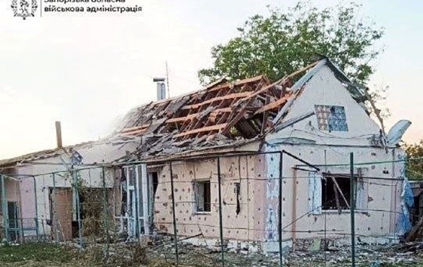 Наслідки російського авіаційного удару по житловій забудові Запорізької області