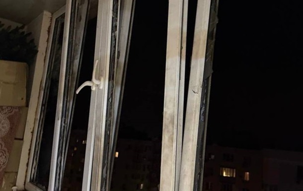 Наслідки влучання російського безпілотника у багатоповерхівку в Одеському районі