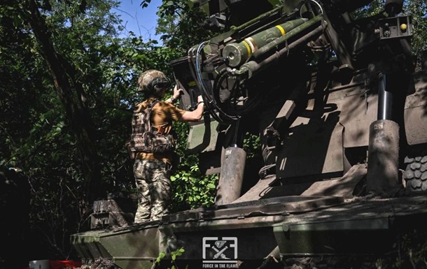 Українські військові на позиціях під час відбиття атаки ворога