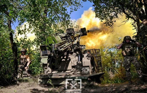 Українські військові на позиції під час бою