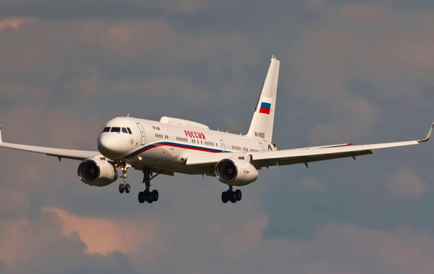 Російський урядовий літак Ту-214ПУ в небі
