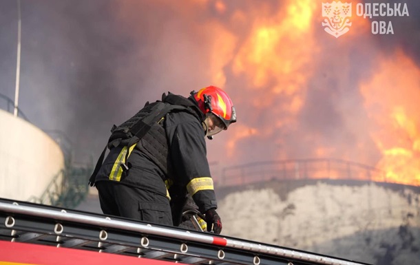 Наслідки російської атаки на промисловий об'єкт в Одеській області