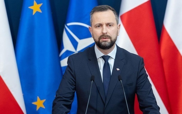 Владислав Косіняк-Камиш під час брифінгу з питань оборони Польщі