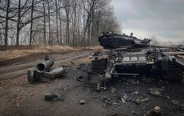 Знищена російська військова техніка на полі бою