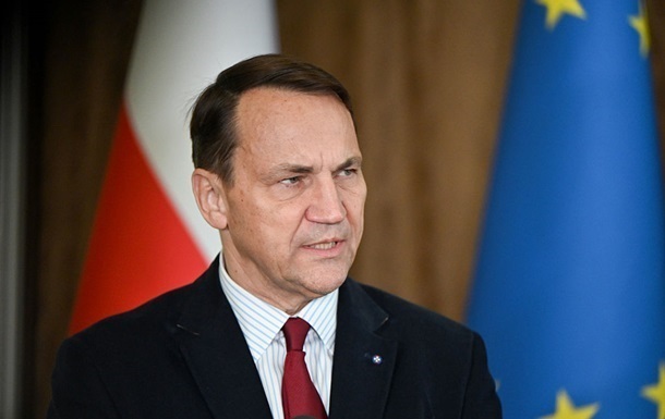 Радослав Сікорський попереджає про загрозу російських провокацій