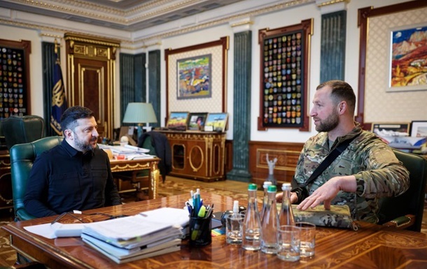 Президент Володимир Зеленський та новий в.о. міністра оборони Євген Хмара