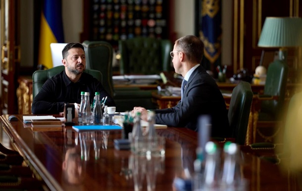 Президент України Володимир Зеленський під час наради з новим прем'єр-міністром Сергієм Корецьким