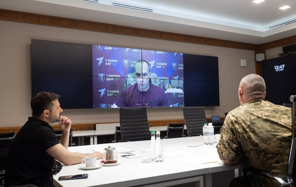 Володимир Зеленський на нараді з військовим командуванням України