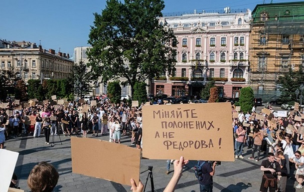 Володимир Зеленський під час звернення до українців