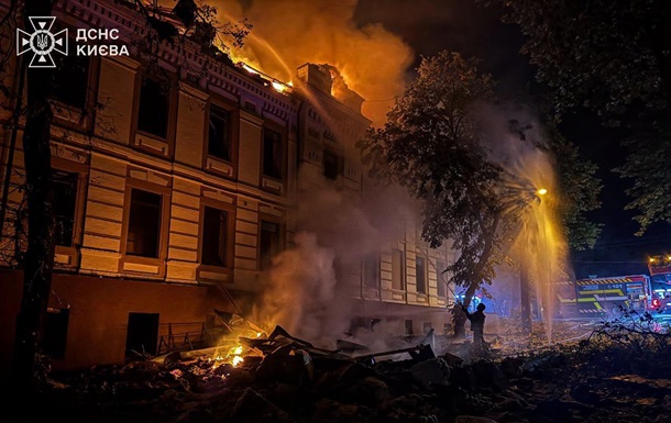 Наслідки нічного балістичного удару РФ по житловій забудові Києва