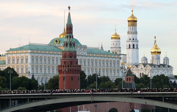 Російський дипломат Олександр Алімов дає інтерв'ю