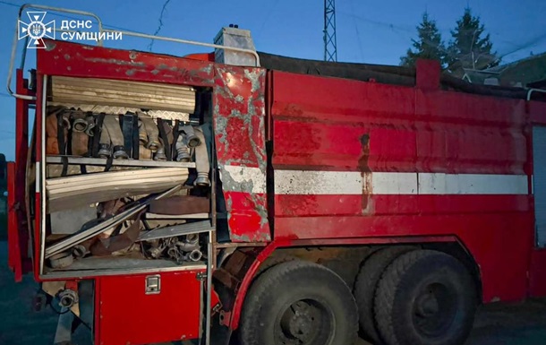 Пожежний автомобіль ДСНС, пошкоджений внаслідок повторного удару РФ