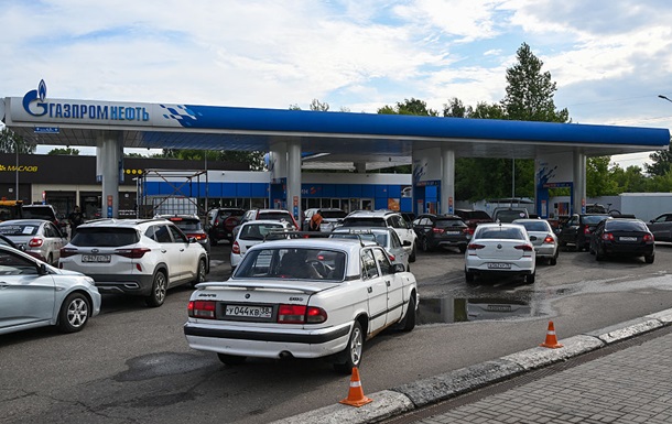 Російські АЗС потерпають від дефіциту пального