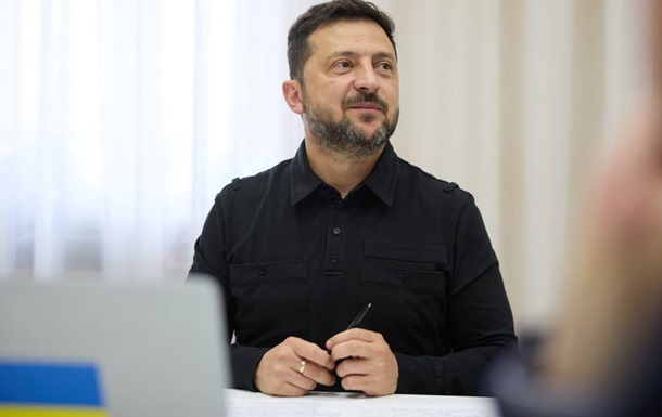 Володимир Зеленський та Енді Бернем під час телефонної розмови