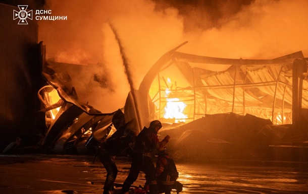 Наслідки ворожого удару БПЛА по житловому будинку в Сумах