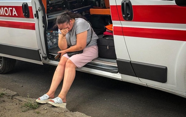 Наслідки атаки ворожого дрона на автомобіль у Херсоні