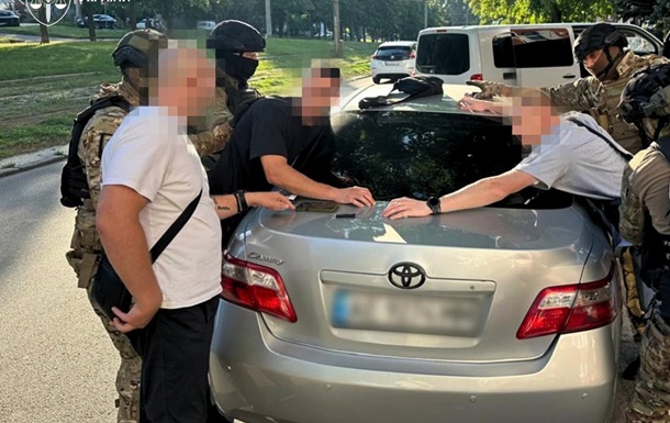Затримання злочинної групи у Дніпрі за напад на волонтера