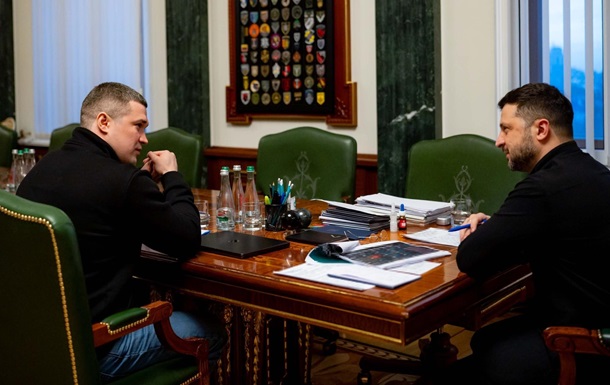 Президент України Володимир Зеленський та Михайло Федоров під час робочої зустрічі