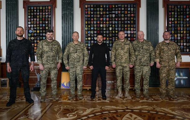 Володимир Зеленський разом з новим керівництвом Збройних Сил України