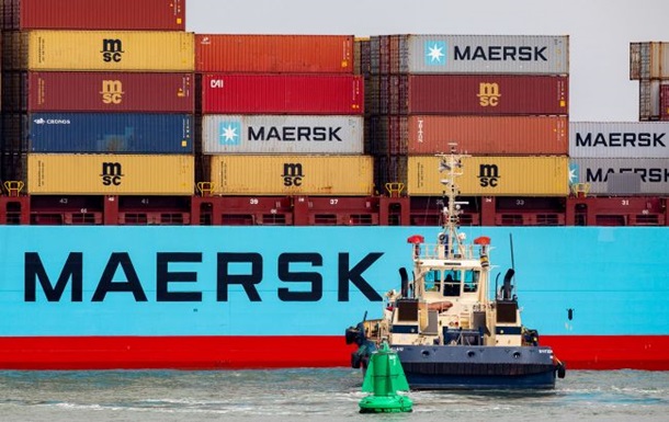 Контейнеровоз компанії Maersk у відкритому морі