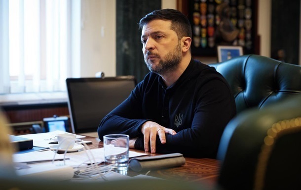 Володимир Зеленський під час телефонної розмови