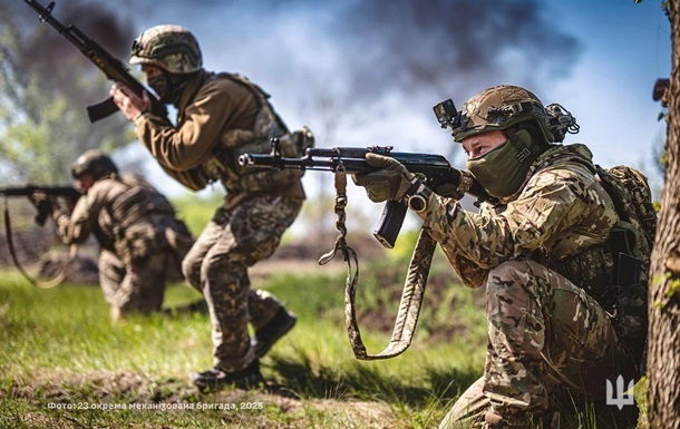 Українські артилеристи на бойових позиціях під час відбиття наступу ворога