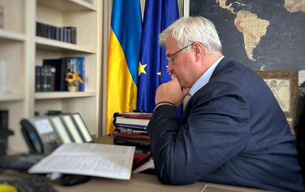 Андрій Сибіга та Міхай Попшой під час перемовин