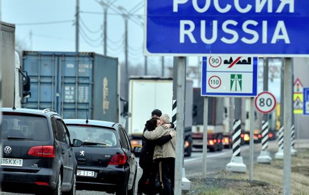 Росіяни стоять у чергах до візових центрів
