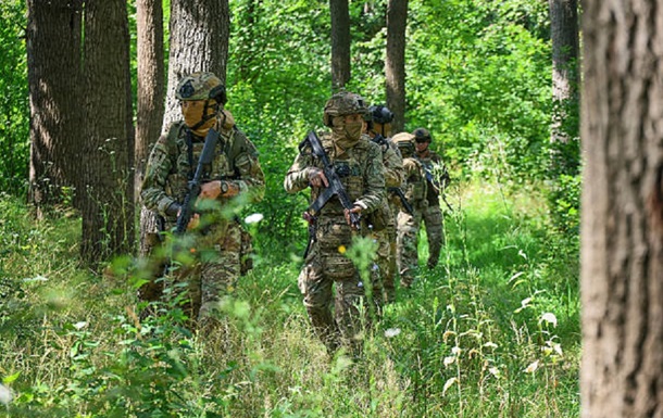 Українські військові на позиціях під час оборонних дій