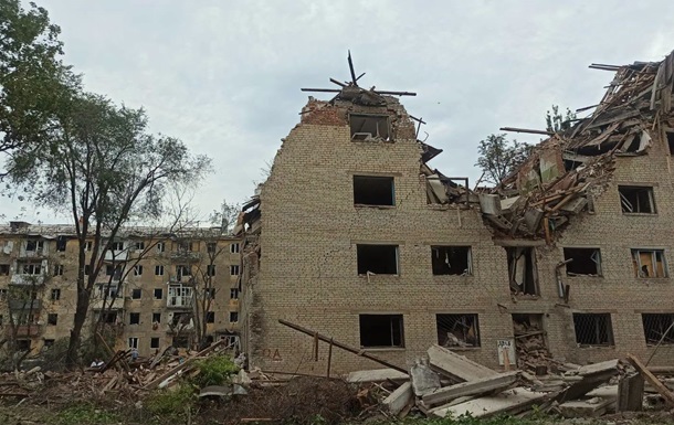 Наслідки російського авіаудару по житлових будинках у Слов'янську