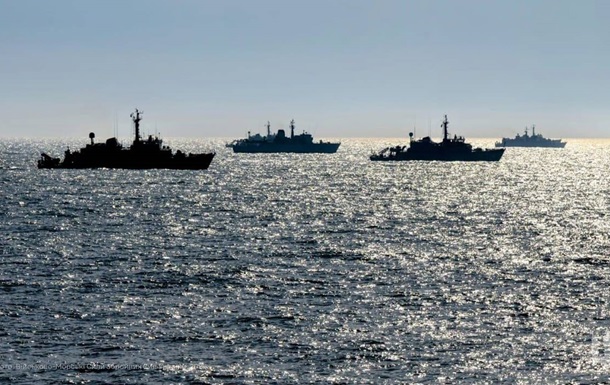 Українські та натовські військові моряки під час спільних навчань