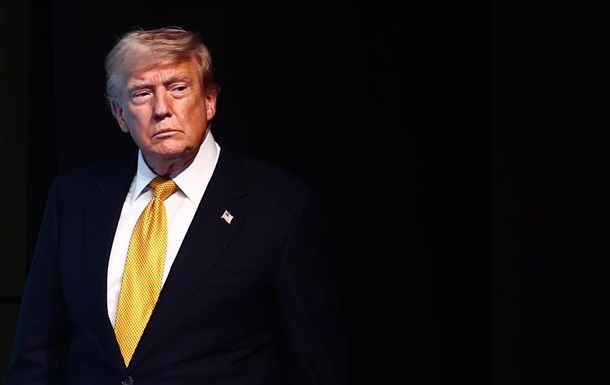 Президент США Дональд Трамп на зустрічі з лідерами країн під час саміту