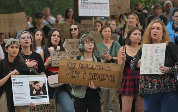 Протест у Києві проти звільнення міністра оборони Михайла Федорова